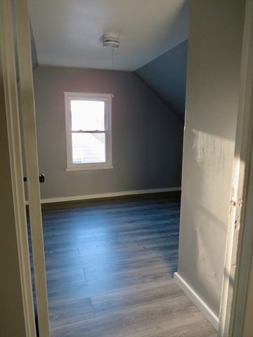 39 Balfour Dr., Springfield, MA 01118