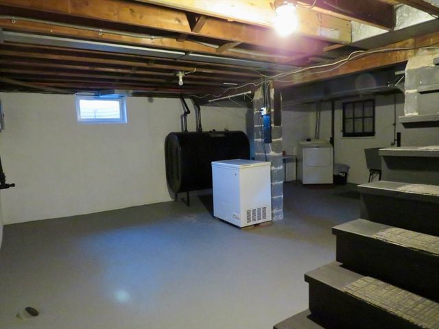 39 Balfour Dr., Springfield, MA 01118