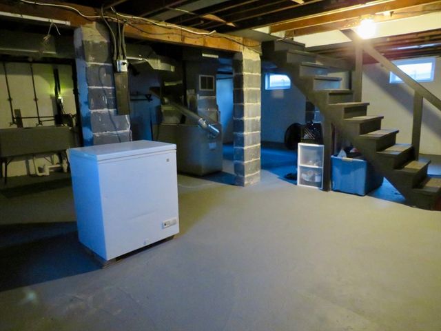 39 Balfour Dr., Springfield, MA 01118