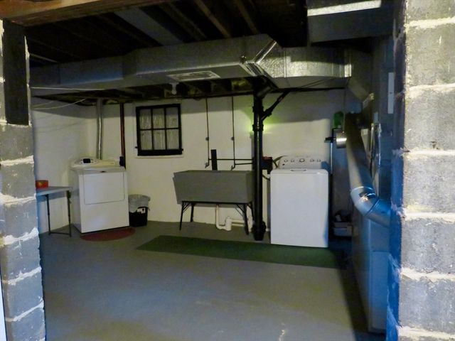 39 Balfour Dr., Springfield, MA 01118