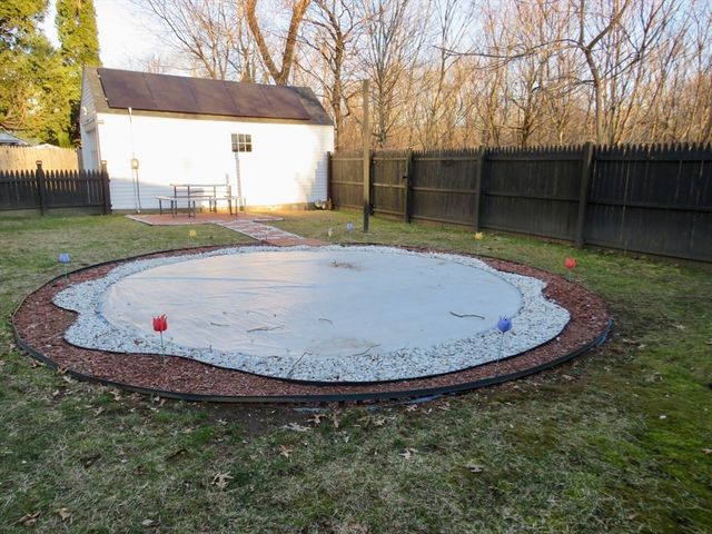 39 Balfour Dr., Springfield, MA 01118