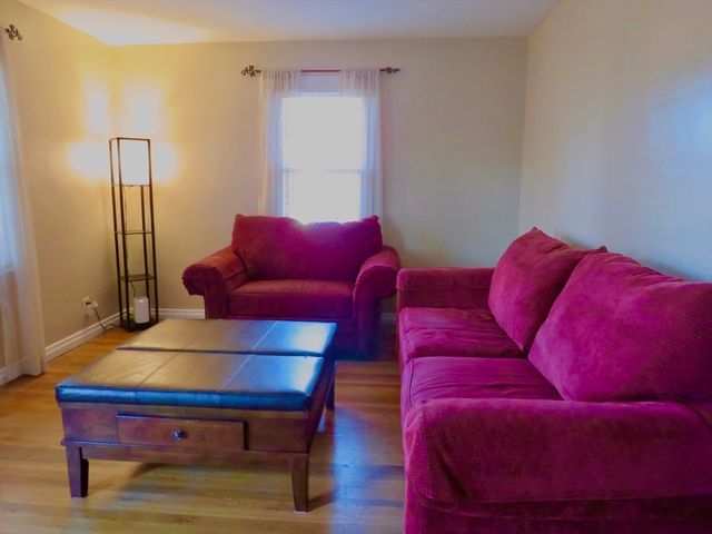 39 Balfour Dr., Springfield, MA 01118