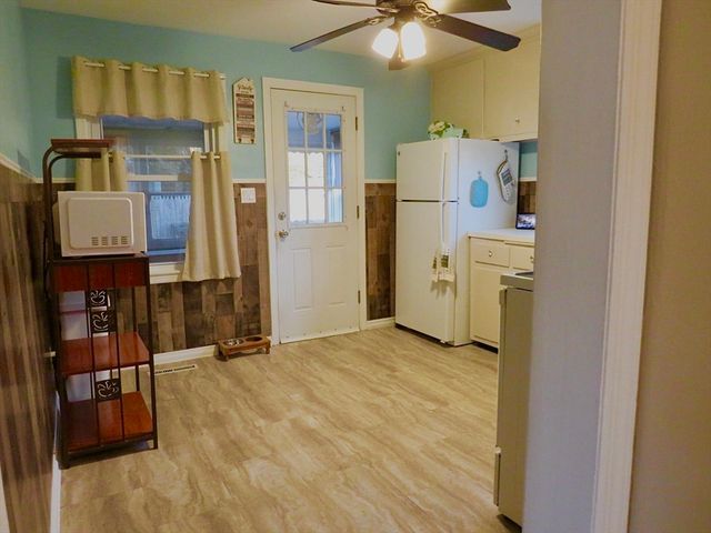 39 Balfour Dr., Springfield, MA 01118