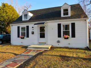 39 Balfour Dr., Springfield, MA 01118