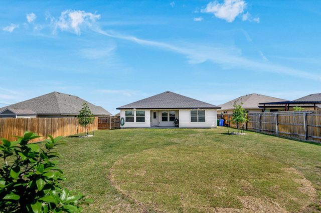 102 Reagor DR, Taylor, TX 76574