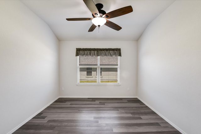 102 Reagor DR, Taylor, TX 76574
