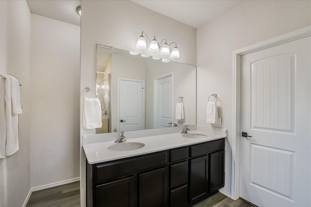 102 Reagor DR, Taylor, TX 76574