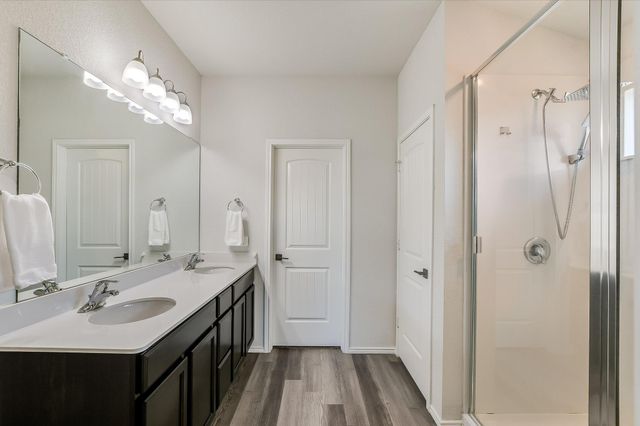 102 Reagor DR, Taylor, TX 76574