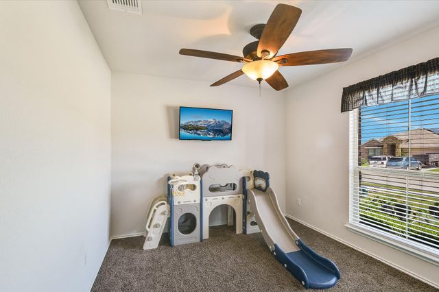 102 Reagor DR, Taylor, TX 76574