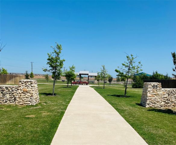 102 Reagor DR, Taylor, TX 76574