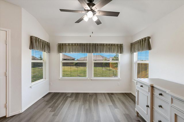 102 Reagor DR, Taylor, TX 76574