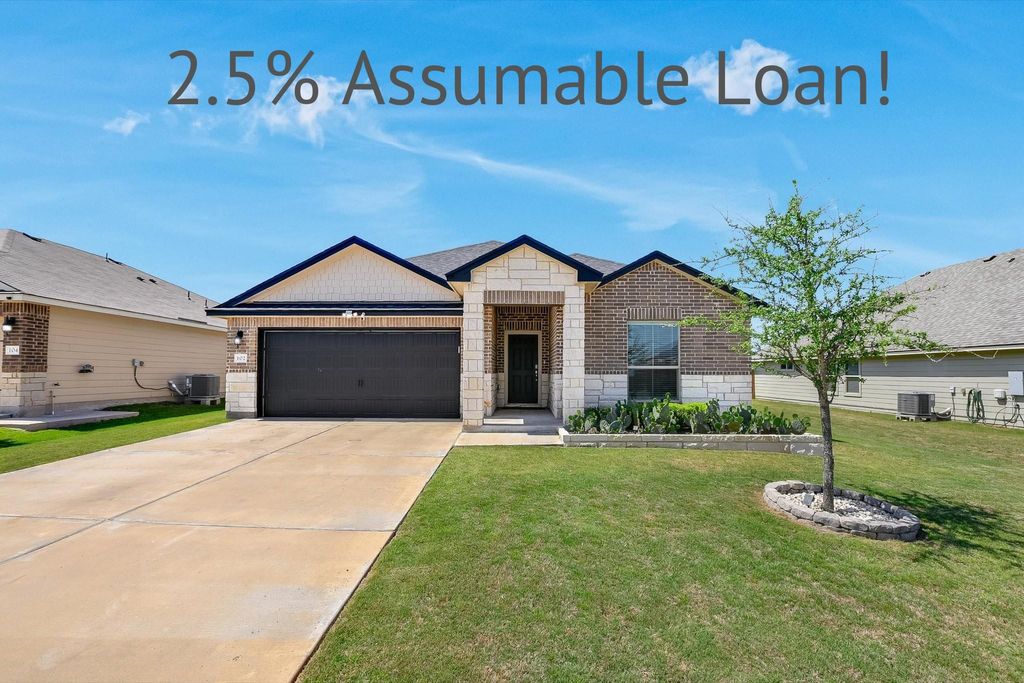 102 Reagor DR, Taylor, TX 76574
