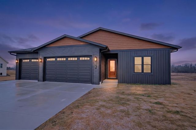 555 Lake Breeze LANE, Random Lake, WI 53075