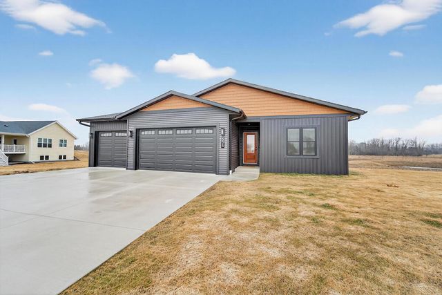 555 Lake Breeze LANE, Random Lake, WI 53075