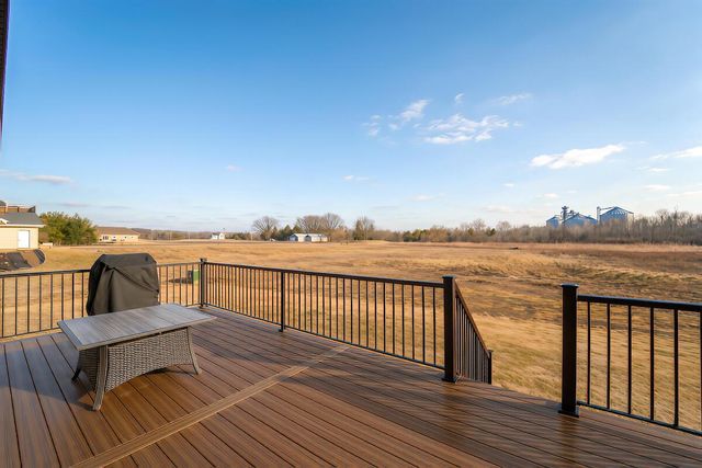 555 Lake Breeze LANE, Random Lake, WI 53075