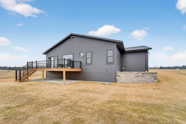 555 Lake Breeze LANE, Random Lake, WI 53075