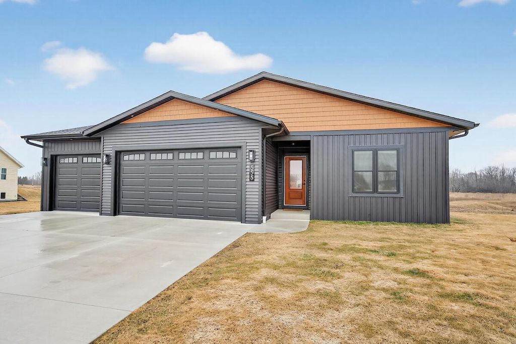 555 Lake Breeze LANE, Random Lake, WI 53075