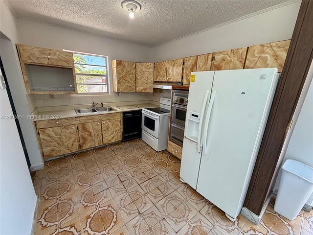 5373 W 10th Ct, Hialeah, FL 33012