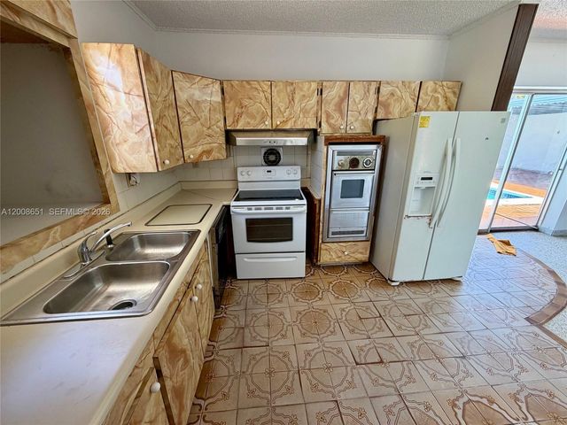 5373 W 10th Ct, Hialeah, FL 33012