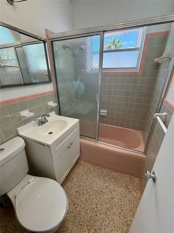 5373 W 10th Ct, Hialeah, FL 33012