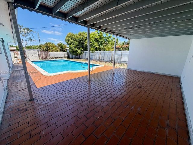 5373 W 10th Ct, Hialeah, FL 33012