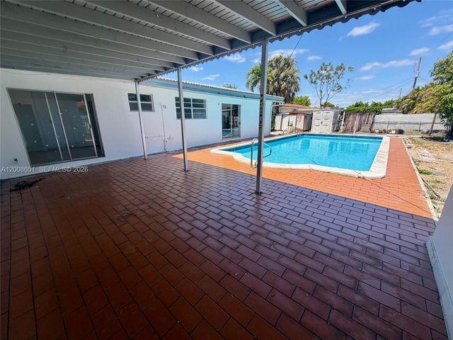 5373 W 10th Ct, Hialeah, FL 33012