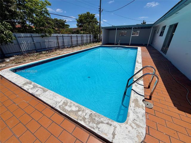 5373 W 10th Ct, Hialeah, FL 33012