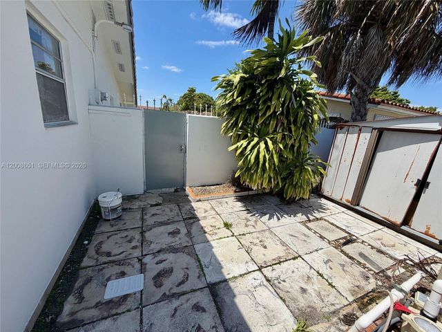 5373 W 10th Ct, Hialeah, FL 33012