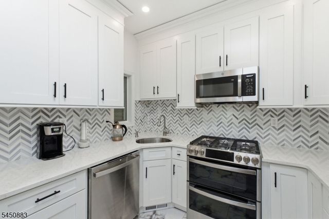 59 Morning Glory Rd, Warren Twp., NJ 07059