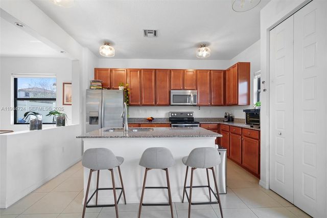 901 NE 191st St, Miami, FL 33179