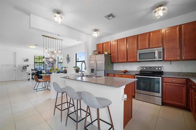 901 NE 191st St, Miami, FL 33179