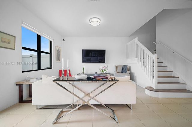 901 NE 191st St, Miami, FL 33179