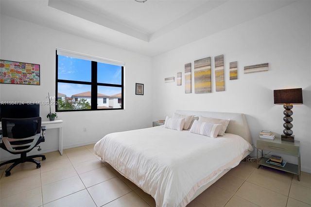 901 NE 191st St, Miami, FL 33179