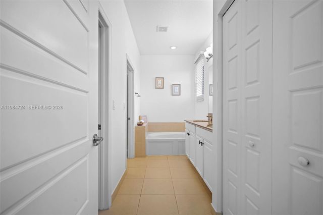 901 NE 191st St, Miami, FL 33179