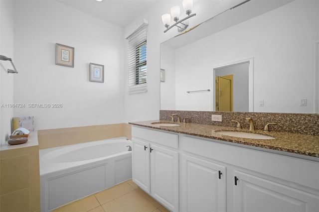 901 NE 191st St, Miami, FL 33179