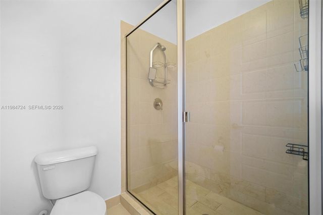 901 NE 191st St, Miami, FL 33179