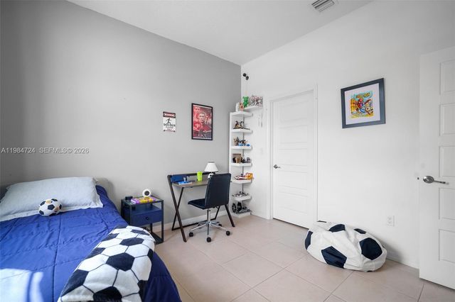 901 NE 191st St, Miami, FL 33179