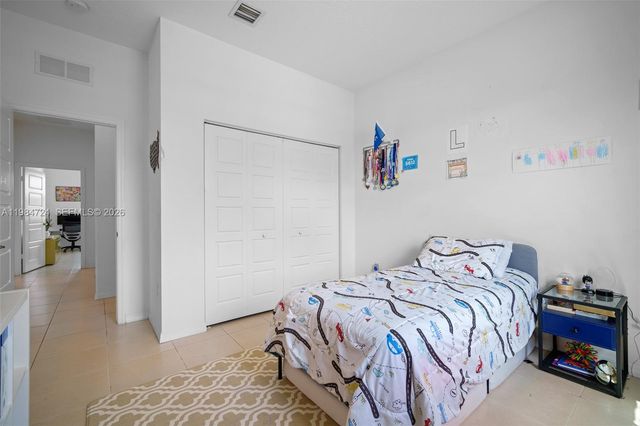 901 NE 191st St, Miami, FL 33179