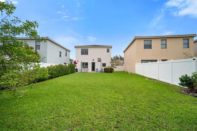 901 NE 191st St, Miami, FL 33179