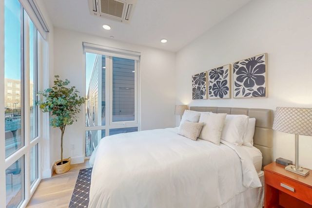 38 Hichborn 406, Boston, MA 02135