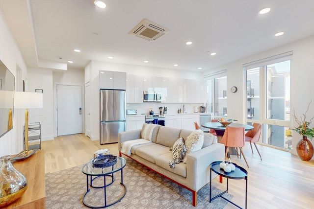 38 Hichborn 406, Boston, MA 02135