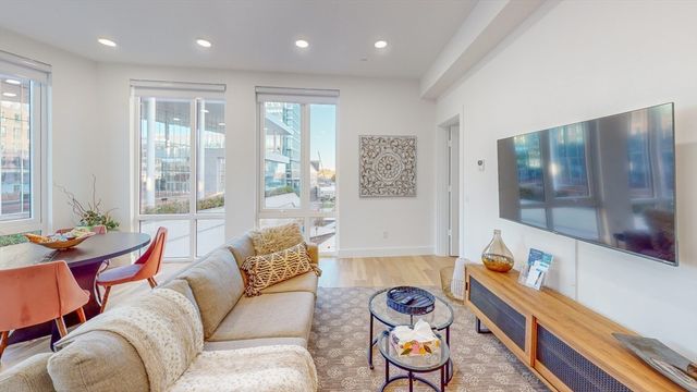 38 Hichborn 406, Boston, MA 02135