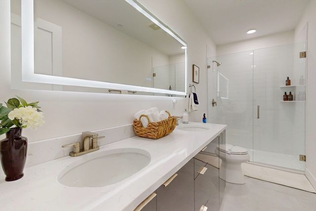 38 Hichborn 406, Boston, MA 02135