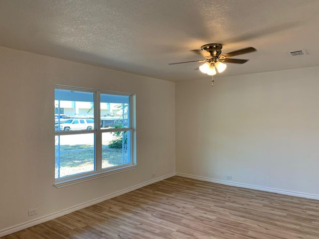 820 W Crawford Street, Denison, TX 75020