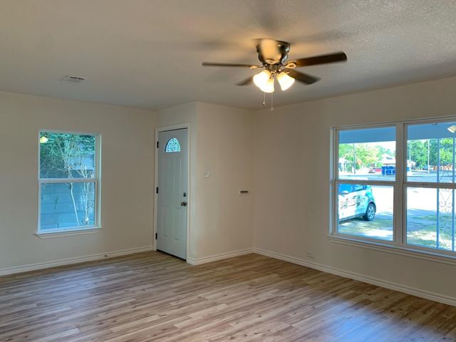 820 W Crawford Street, Denison, TX 75020