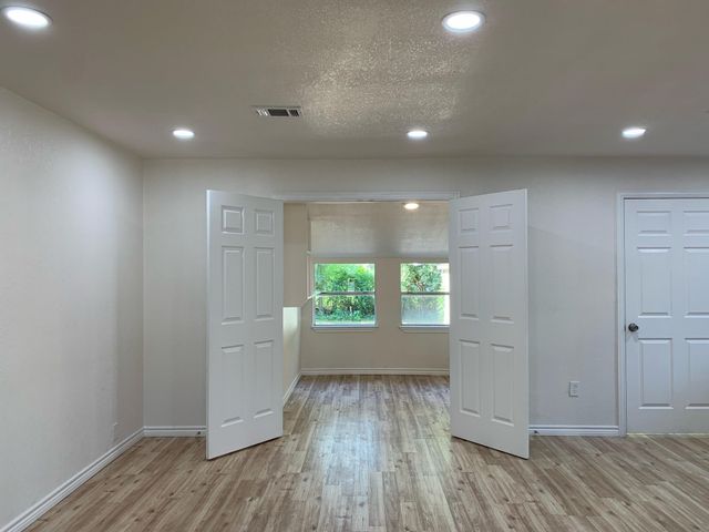 820 W Crawford Street, Denison, TX 75020