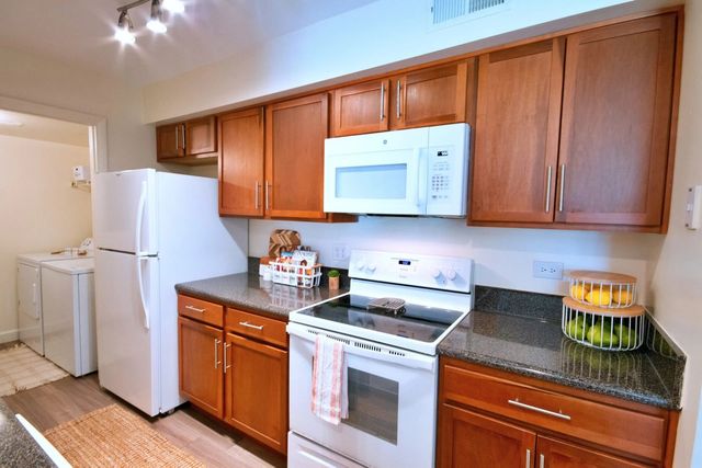 4221 Windrift Drive 3A, Aurora, IL 60504