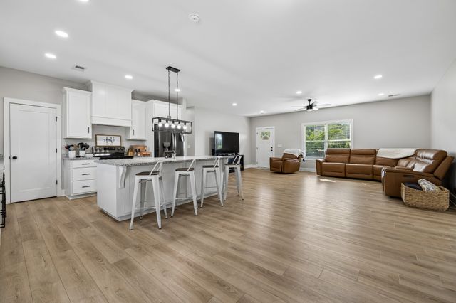 4353 New Harmony Rd, Hartsville, TN 37074