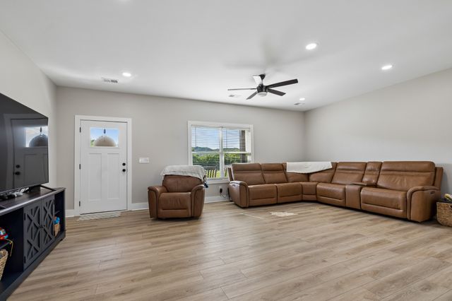 4353 New Harmony Rd, Hartsville, TN 37074