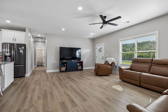 4353 New Harmony Rd, Hartsville, TN 37074